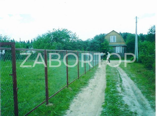 Секционный забор из сетки рабица