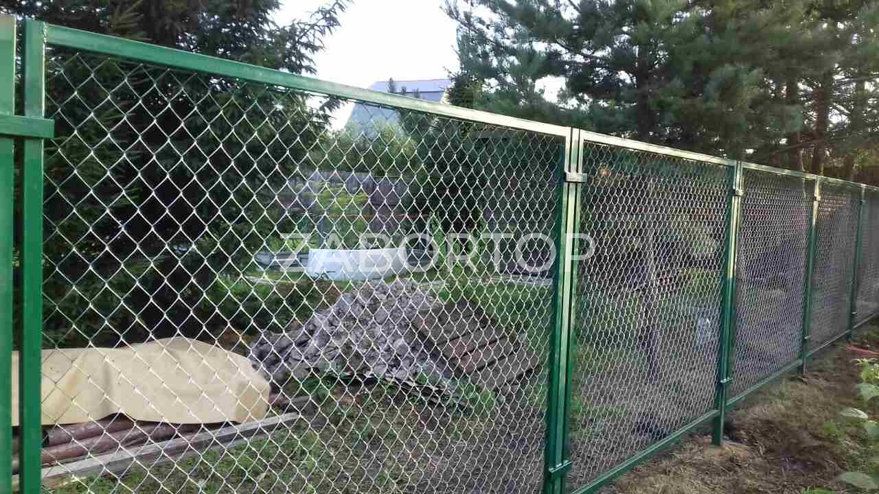 Секционный забор из сетки рабица